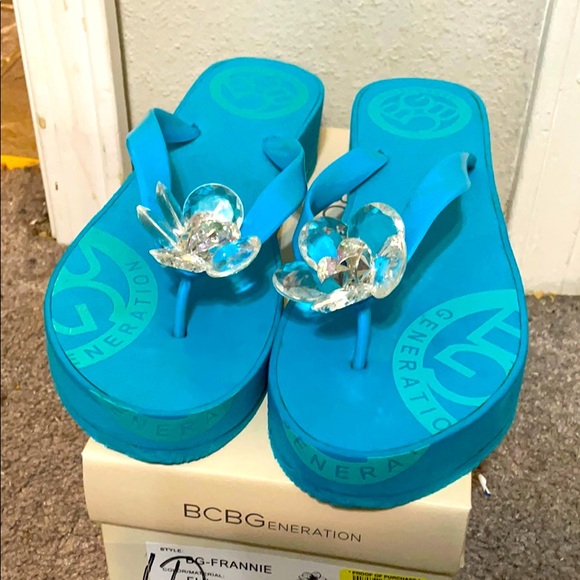 BCBG flip flops - Picture 2 of 5